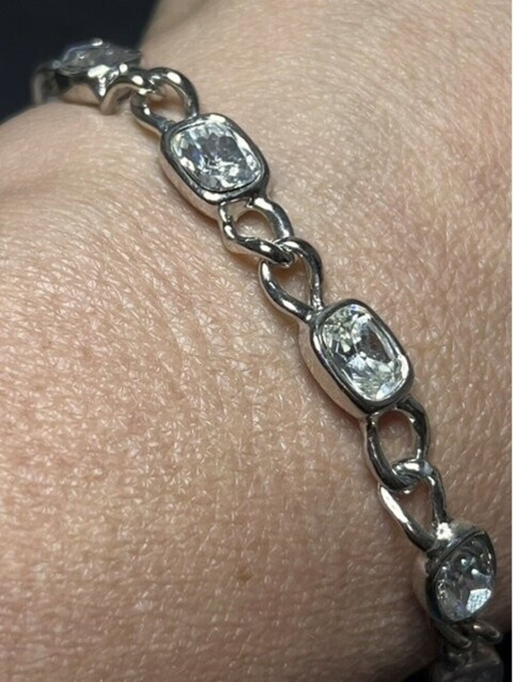 B5898 Swarovski Crystal Tennis Bracelet Silver Tone Bezel Set Clear Stones